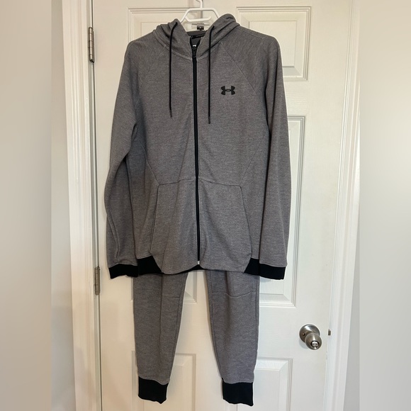 Under armour track suit - Picture 1 of 3